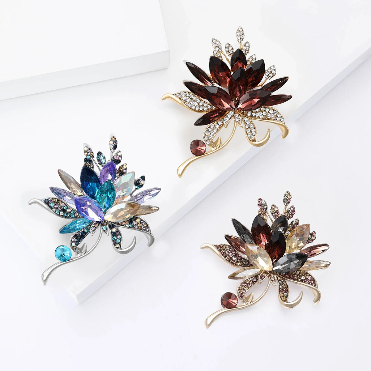 Beaut&Berry Luxury Crystal Glass Hand Bouquet Brooches for Women Unisex Flower Pins Available Casual Party Accessories Gifts