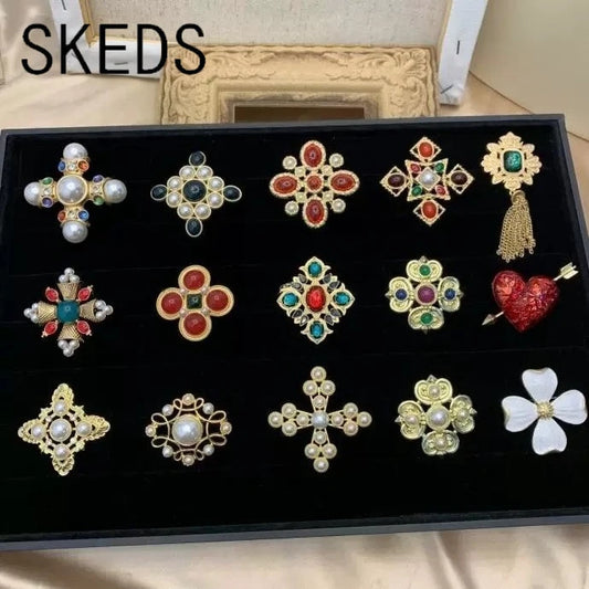 SKEDS Vintage Aroque Jewelry for Woman and Man Super Shiny Rhinestone Brooch Fashion French Design Elegant Corsage Pin