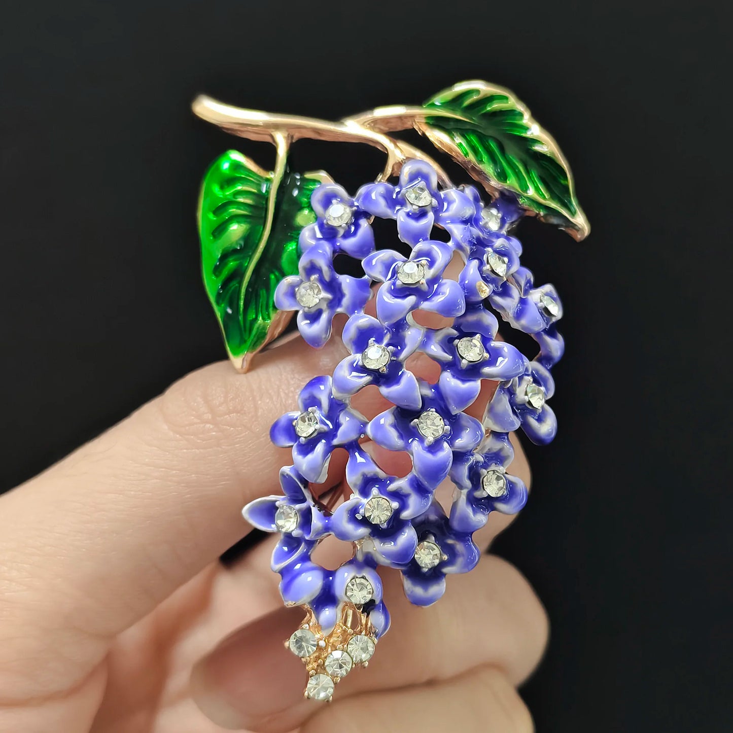 Beaut&Berry Luxury Enamel Wisteria Flower Brooches for Women Unisex Plant Pins Casual Party Jewelry Accessories Gifts Decoration