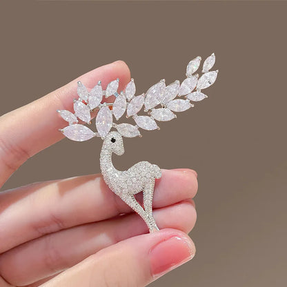 Fashion Full of Rhinestone Sika Deer Brooch Pin for Women Men Gold Plated Silver Color Crystal Animal Christmas Jewelry Gifts