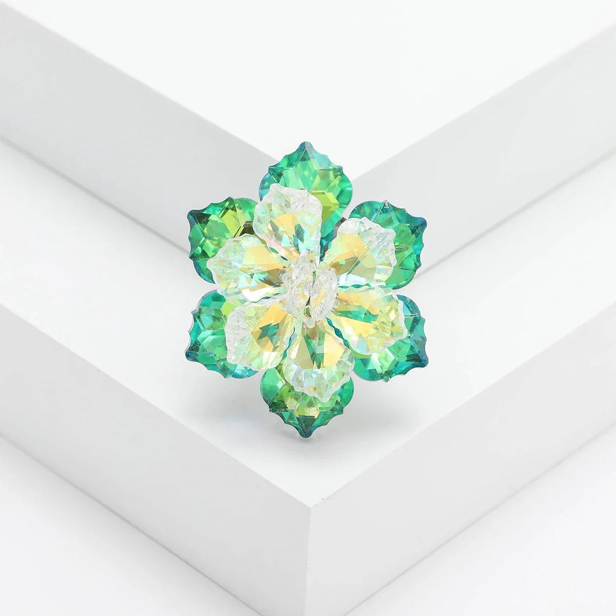 Luxury Sparkling Crystal Flower Brooches for Women Unisex Plant Pins Event Party Backpack Gifts Decoration Clothes Accessories