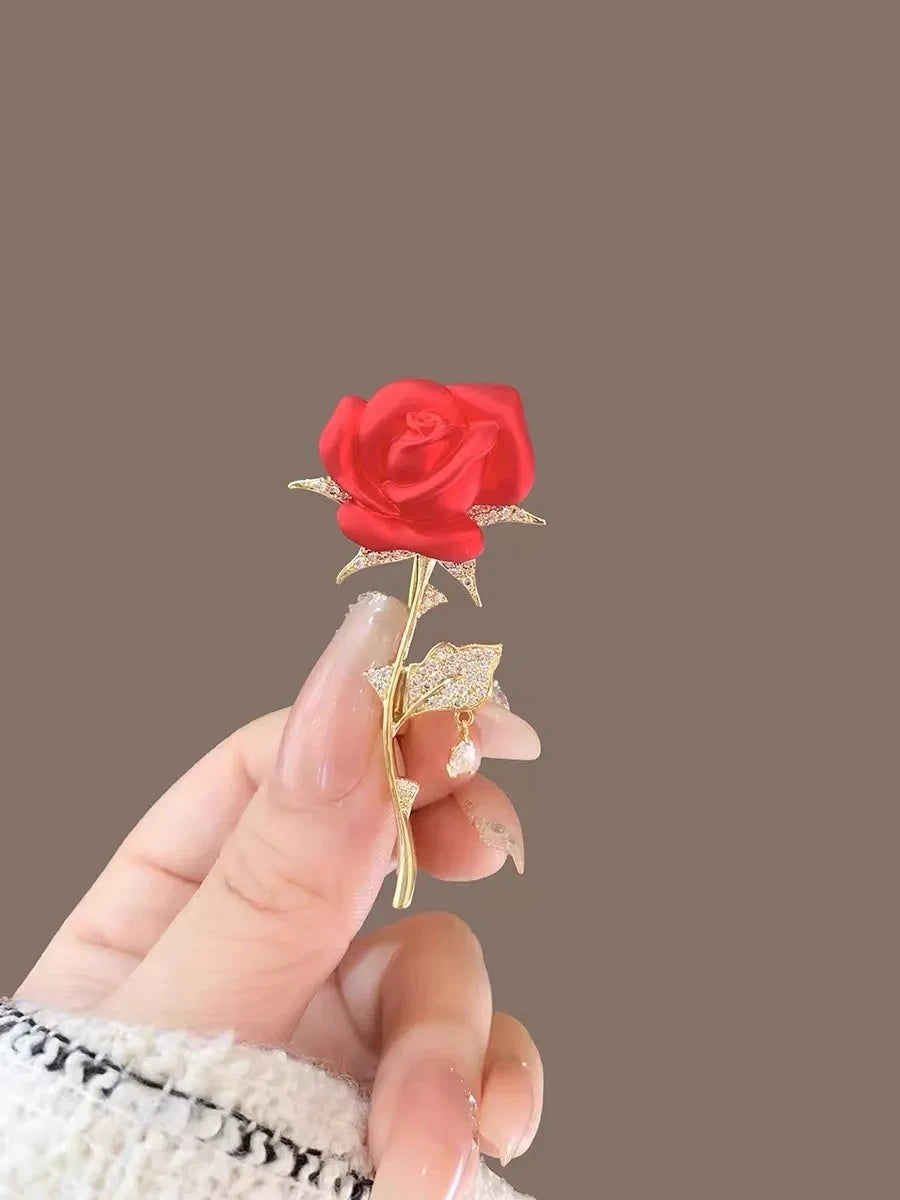 Bling Red Full of Rhinestone Heart Shape Brooch for Women Lovers Lapel Love Pins Christmas Love Pins Valentine Gifts
