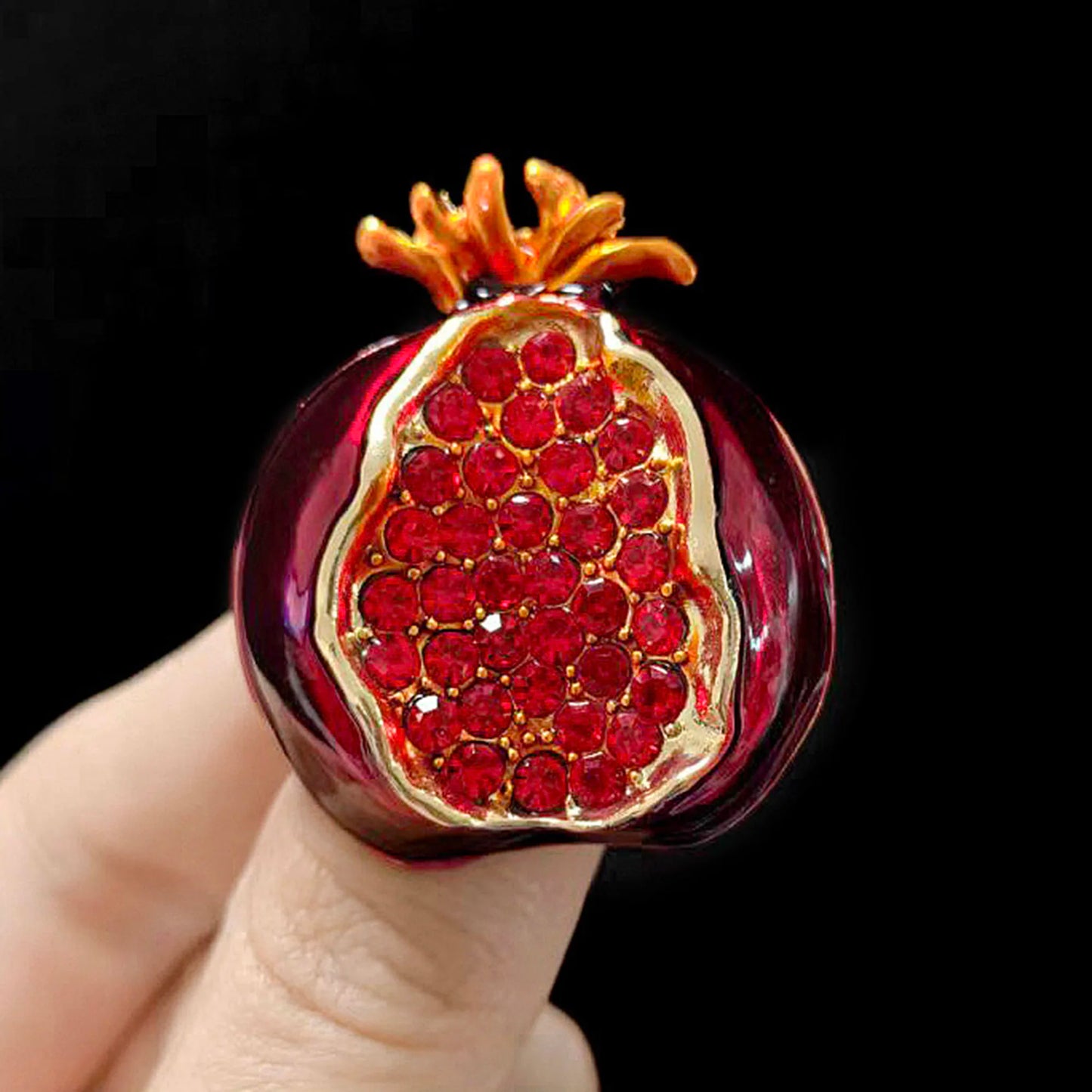 Beaut&Berry Luxury Enamel Pomegranate Brooches for Women Unisex Fruit Pins Casual Party Jewelry Accessories Gifts Decoration