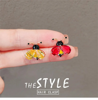 Fashion Cute Crystal Bee Brooches For Women Unisex Creative Lovely Rhinestone Insect Brooch Pins Casual Party Accessories Gifts