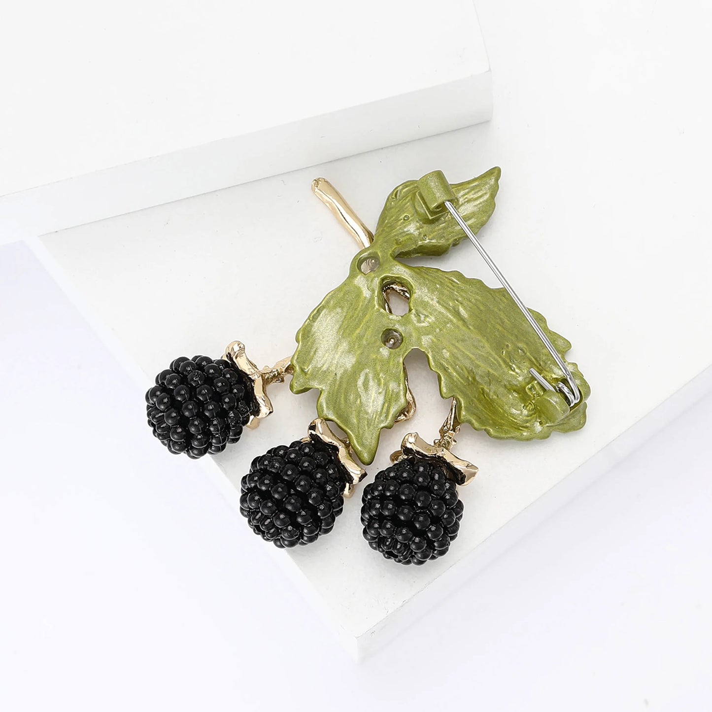 Beaut&Berry Enamel Blackberry Brooches for Women Unisex Fruit Plant Pins Casual Party Accessories New Gifts Friends Decoration