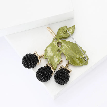 Beaut&Berry Enamel Blackberry Brooches for Women Unisex Fruit Plant Pins Casual Party Accessories New Gifts Friends Decoration