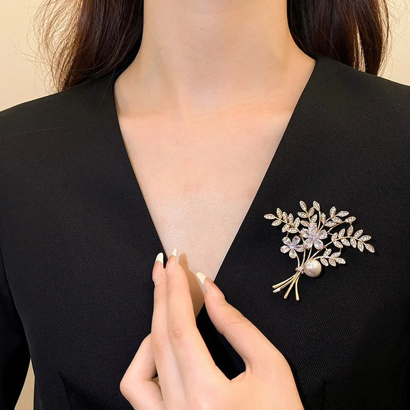 1PC Women's Fashion Trendy Flower Bouquet Brooches For Girls Elegant Unique Corsage Exquisite Pins Clothing Accessories Gifts