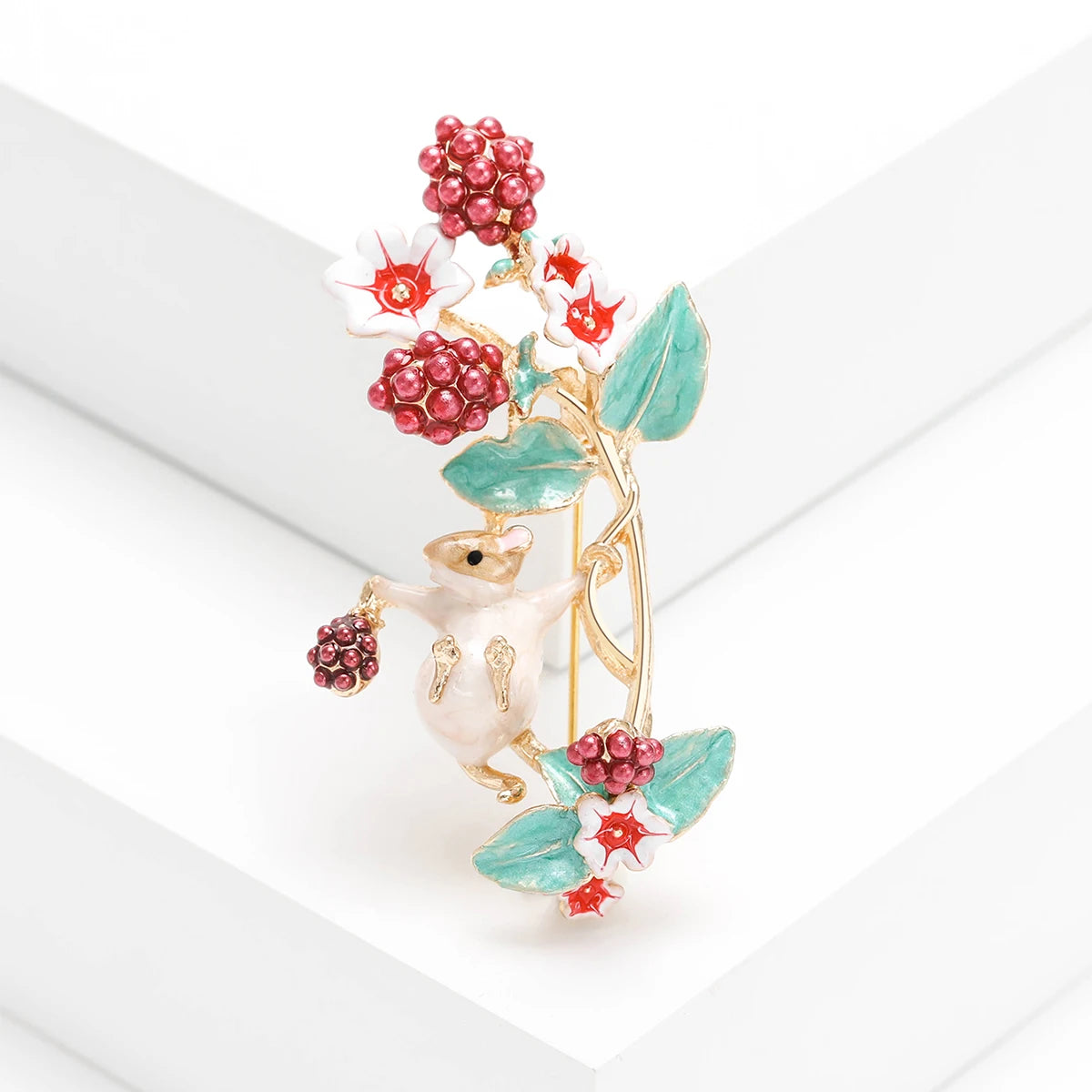 Beaut&Berry Cute Squirrel Brooches for Women Unisex Animal Pins Casual Party Accessories New Gifts Friends Decoration