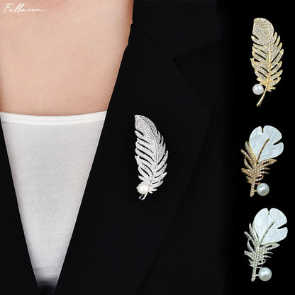 Luxury Crystal Feather Pearl Brooches Metal Suit Pins Fashion Clothing Accessory Jewelry For Women Men Wedding Bridal Party
