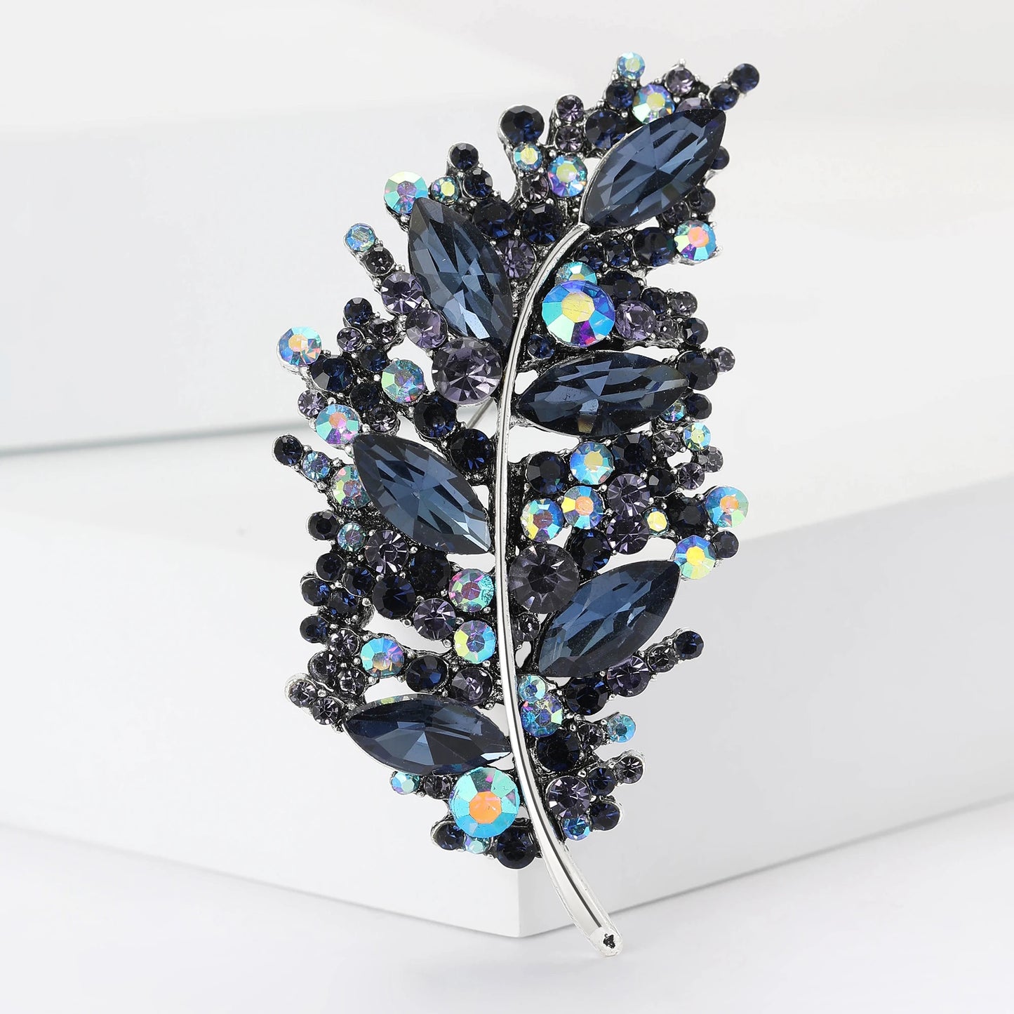 Luxury Crystal Glass Feather Brooches for Women Unisex Rhinestone Pins Multi-color Available Casual Party Accessories Gifts