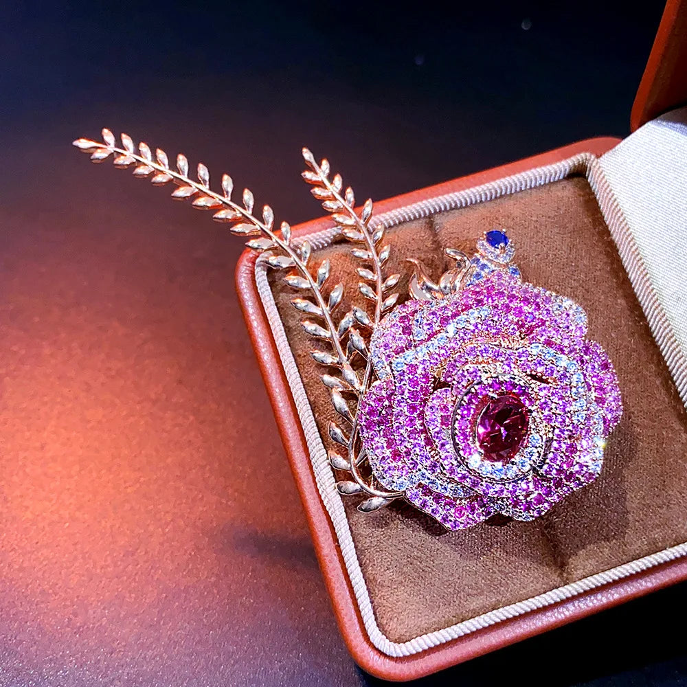Ladies Heavy-Duty Pink Zircon Classic Rose Brooch Light Luxury Design Fashion High-End Shirt Suit Clothing Accessory Jewelry