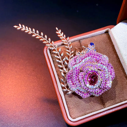 Ladies Heavy-Duty Pink Zircon Classic Rose Brooch Light Luxury Design Fashion High-End Shirt Suit Clothing Accessory Jewelry