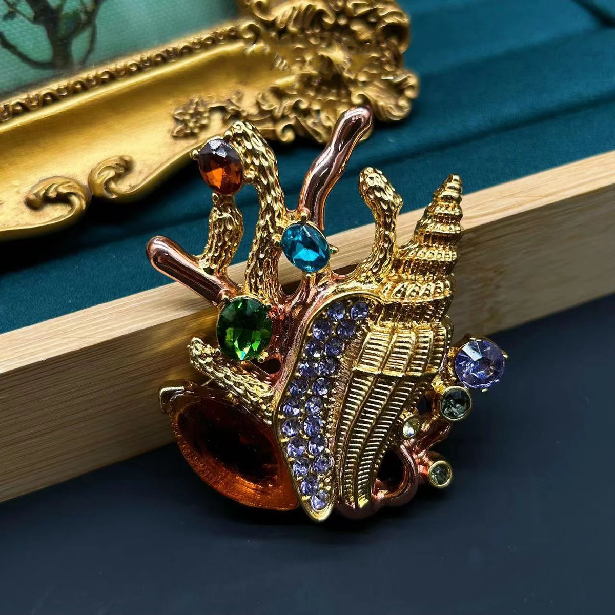Women Men Medieval Palace Style Classic Heavy Industry Rhinestone Brooches Badges Retro Baroque Rabbit Duck Crystal Unisex Pins