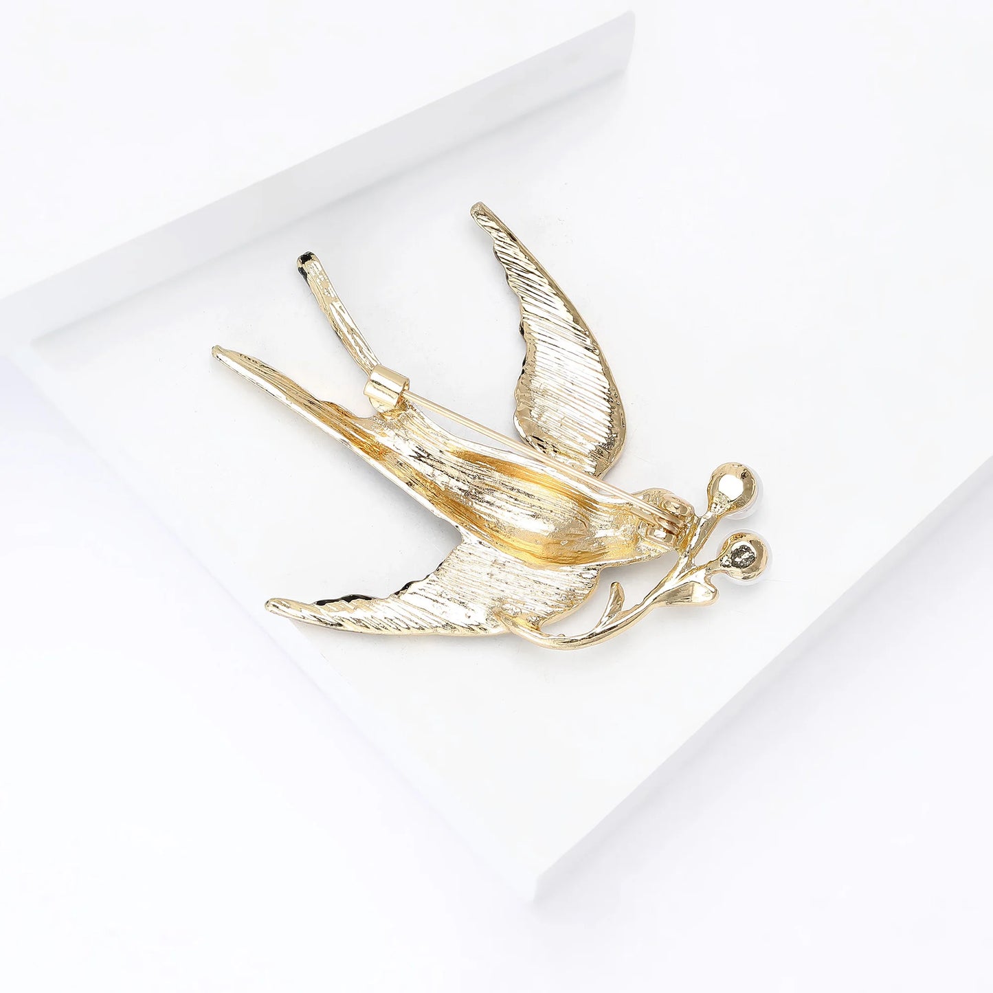 Beaut&Berry Luxury Rhinestone Swallow Brooches for Women Unisex Enamel Bird Pins Casual Party Accessories Fashion Gifts Friends