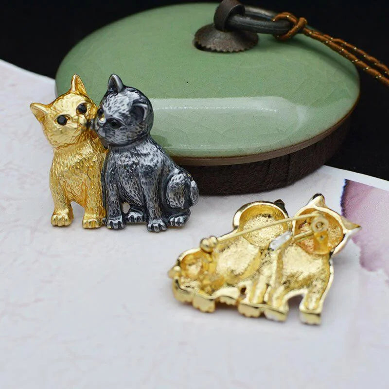 New Women's Fashion Bicolor Cat Breast Pin Cute Retro Versatile Animal Pin Coat Accessories Jewelry Gift Wholesale
