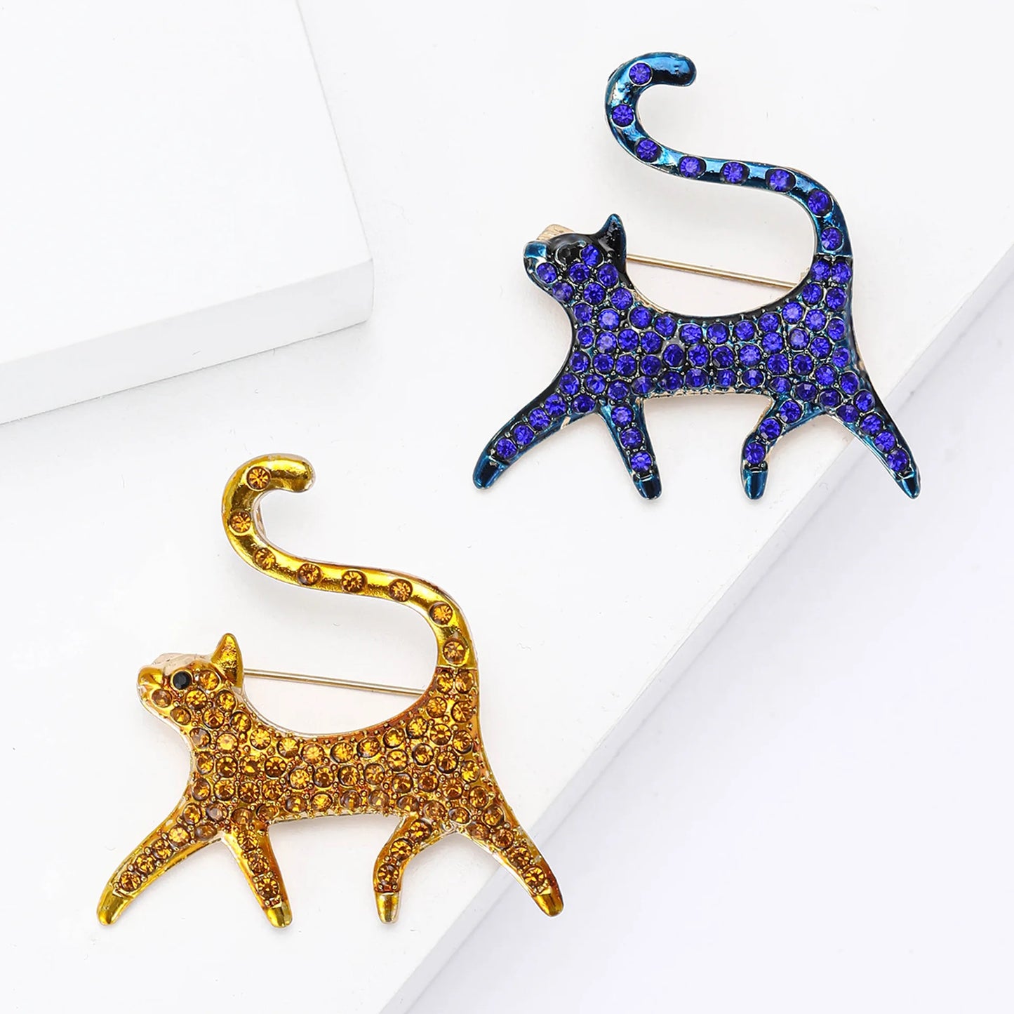 Cute Rhinestone Cartoon Cat with Tail Up Brooch For Women Men Kitten Animal Pets Suit Corsage Pin Jewelry Accessories Gift