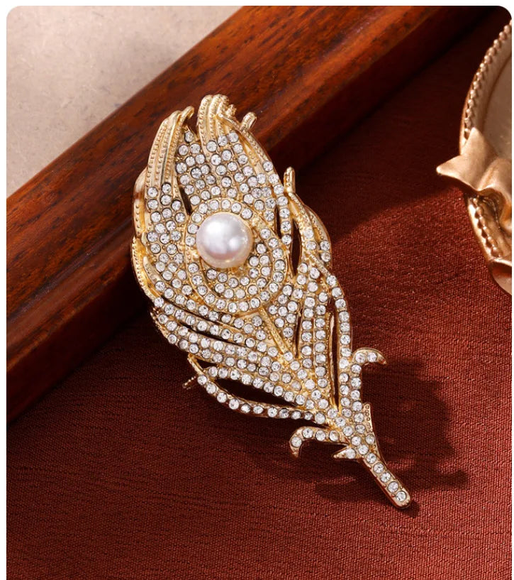 Luxury Crystal Feather Brooch Pearl Pin for Women Elegant Corsage Suit Lapel Badge Wedding Party Gift Jewelry