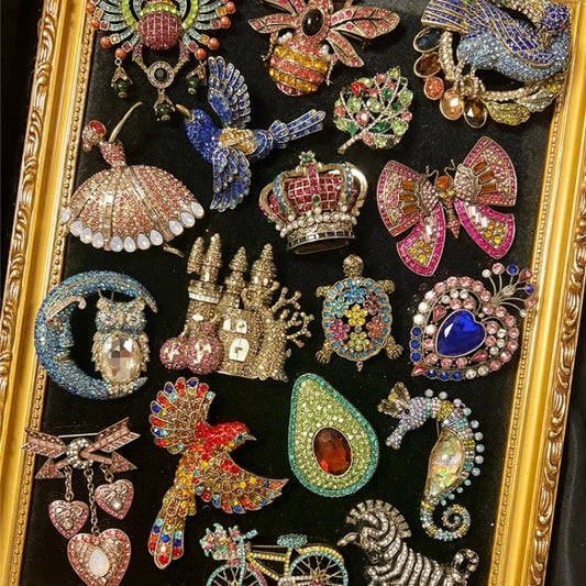 SKEDS Vintage Luxury Full Crystal Middle Design Shining Brooch Pin For Women Men Retro Classic Exquisite Antique Badges Corsages