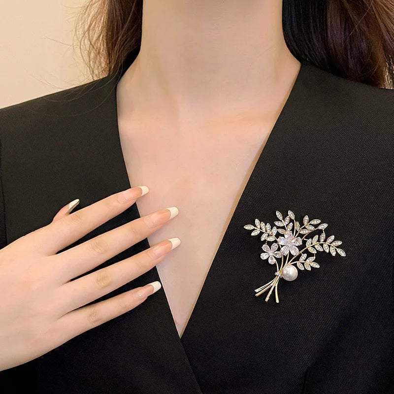 1PC Women's Fashion Trendy Flower Bouquet Brooches For Girls Elegant Unique Corsage Exquisite Pins Clothing Accessories Gifts
