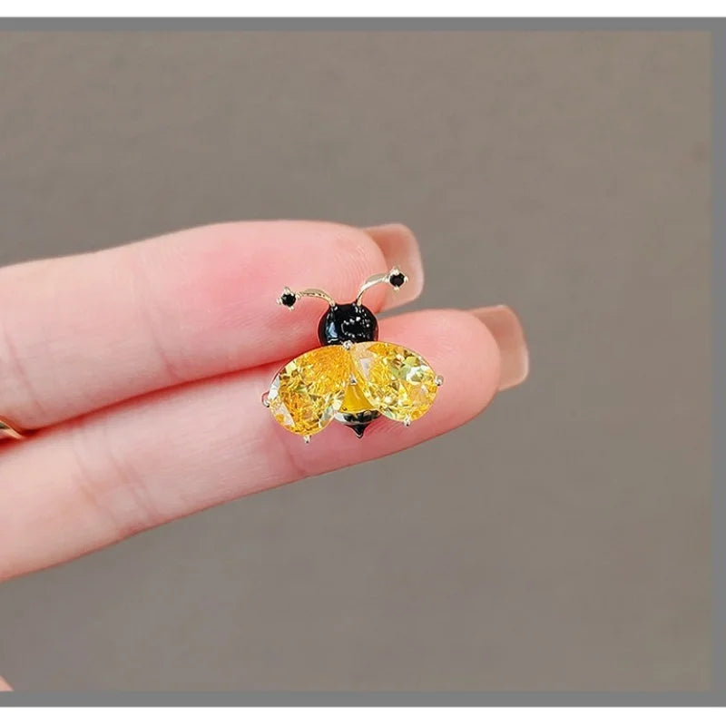 Fashion Cute Crystal Bee Brooches For Women Unisex Creative Lovely Rhinestone Insect Brooch Pins Casual Party Accessories Gifts