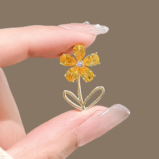 Exquisite Summer Cubic Zirconia Small Yellow Flower Brooches Gold Plated Crystal Lapel Pin Collar for Women Jewelry Accessories
