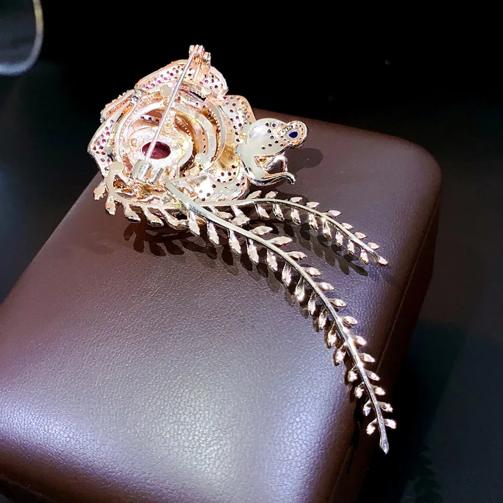 Ladies Heavy-Duty Pink Zircon Classic Rose Brooch Light Luxury Design Fashion High-End Shirt Suit Clothing Accessory Jewelry