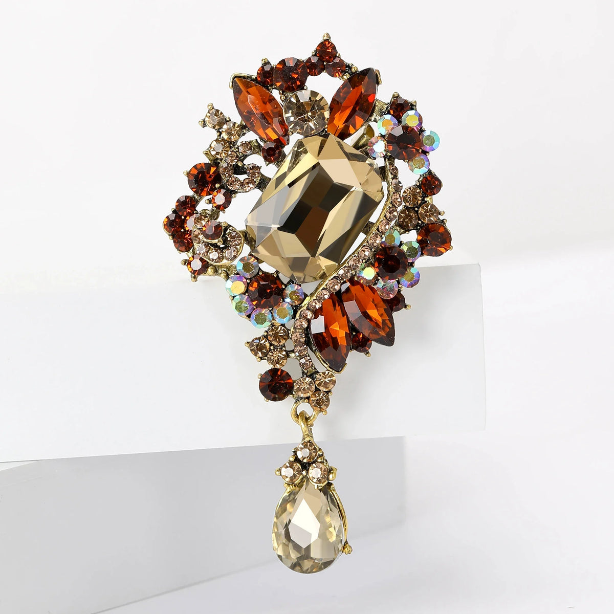 Crystal Glass Pendant Brooches for Women Unisex Rhinestone Flower Pins Banquet Party Backpack Gifts Jewelry Accessories