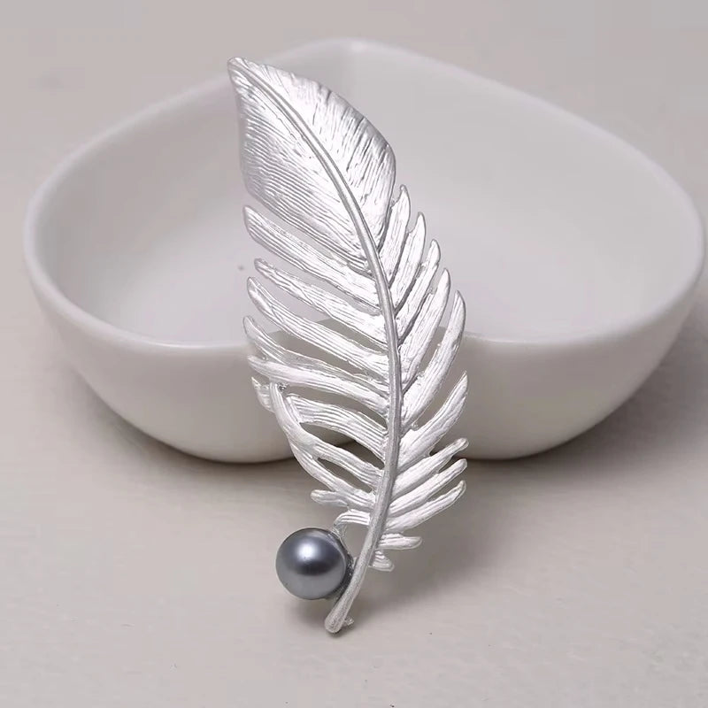 SKEDS Women Men Fashion Exquisite Crystal Feather Pearl Brooch Pin Elegant Classic Lady High-end Badges Accessories Gift