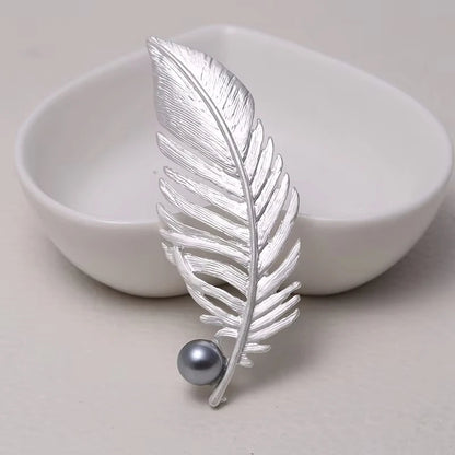 SKEDS Women Men Fashion Exquisite Crystal Feather Pearl Brooch Pin Elegant Classic Lady High-end Badges Accessories Gift
