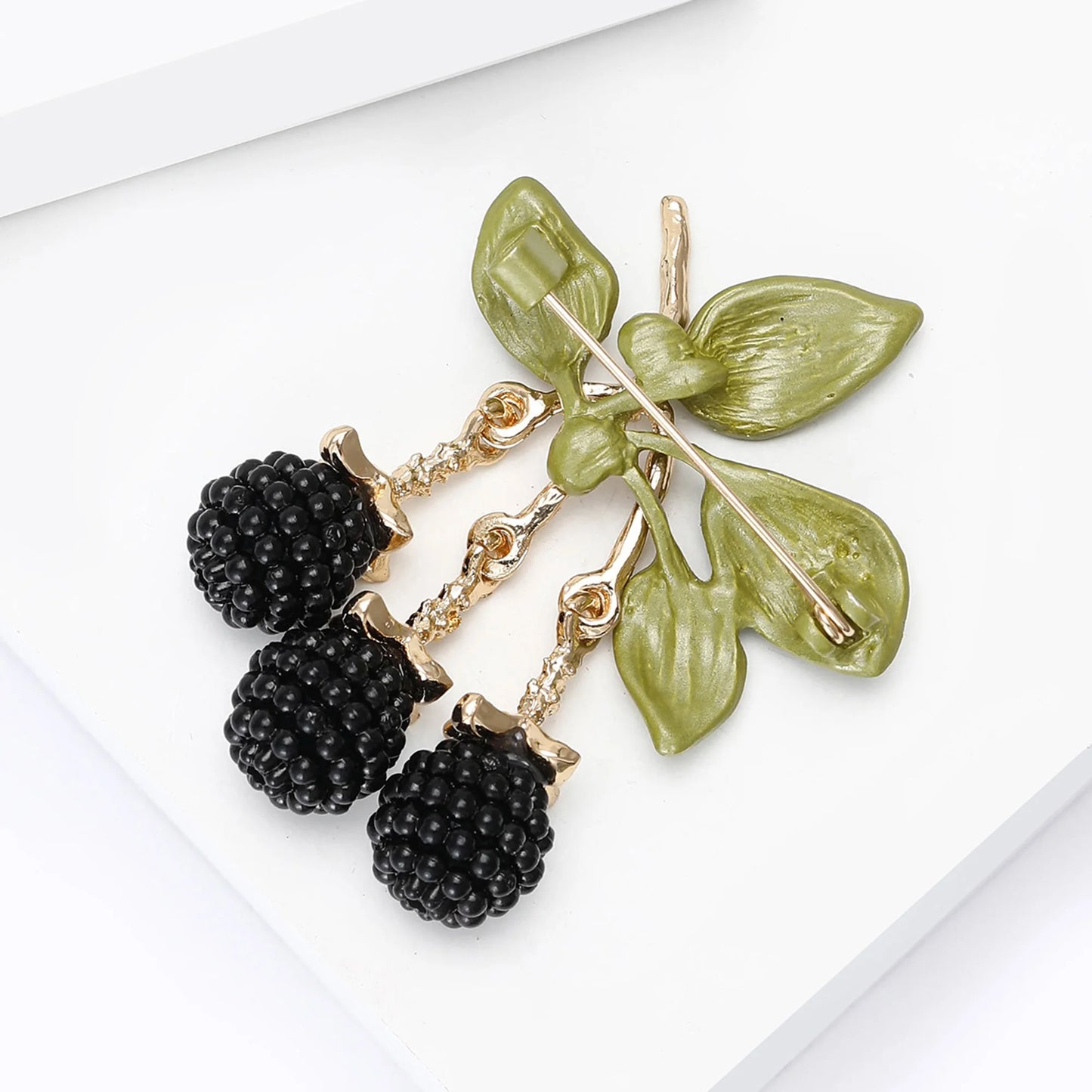 Beaut&Berry Enamel Blackberry Brooches for Women Unisex Fruit Plant Pins Casual Party Accessories New Gifts Friends Decoration