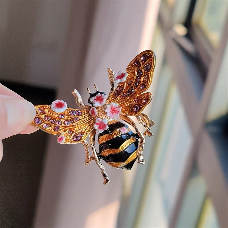 Cross border European and American retro hand-painted enamel honey brooch, female niche, high-end feel brooch DIY drip oil