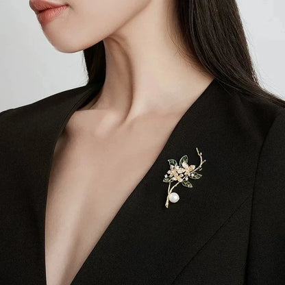 Green Leaf Gardenia Brooch Pearl Crystal Rhinestone Flower Lapel Pin For Women Wedding Party Dress Corsage Fashion Jewelry