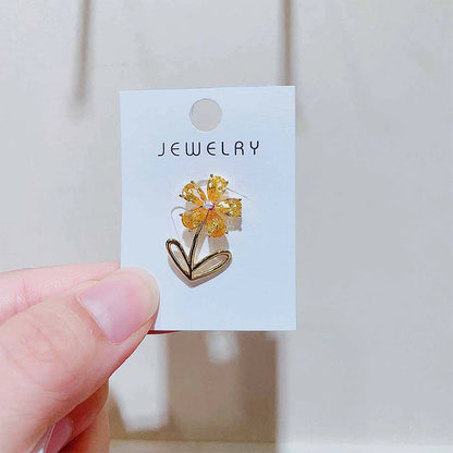 Exquisite Summer Cubic Zirconia Small Yellow Flower Brooches Gold Plated Crystal Lapel Pin Collar for Women Jewelry Accessories