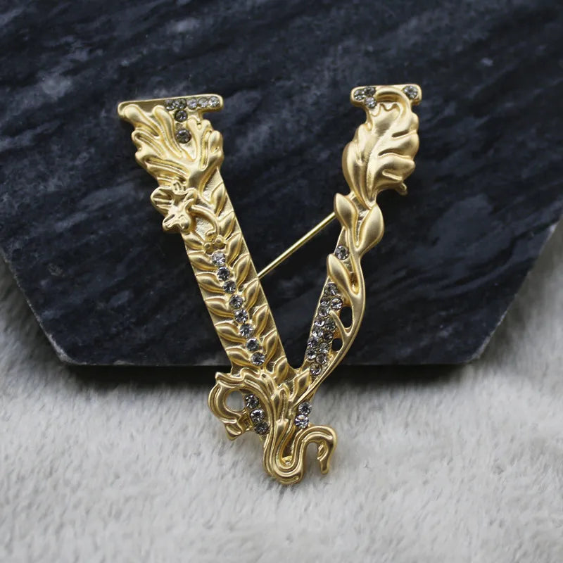 Vintage Palace V letters Brooches Pins For Women Men Crystal Matte Badges Classic High Quality Accessories Unisesx Baroque Pin