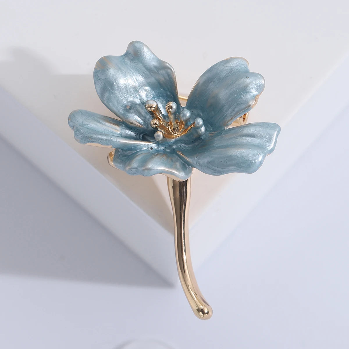Luxury Pearl Enamel Flower Brooches for Women 4-color Botanical Pins Elegant Casual Accessories Perfect Gifts