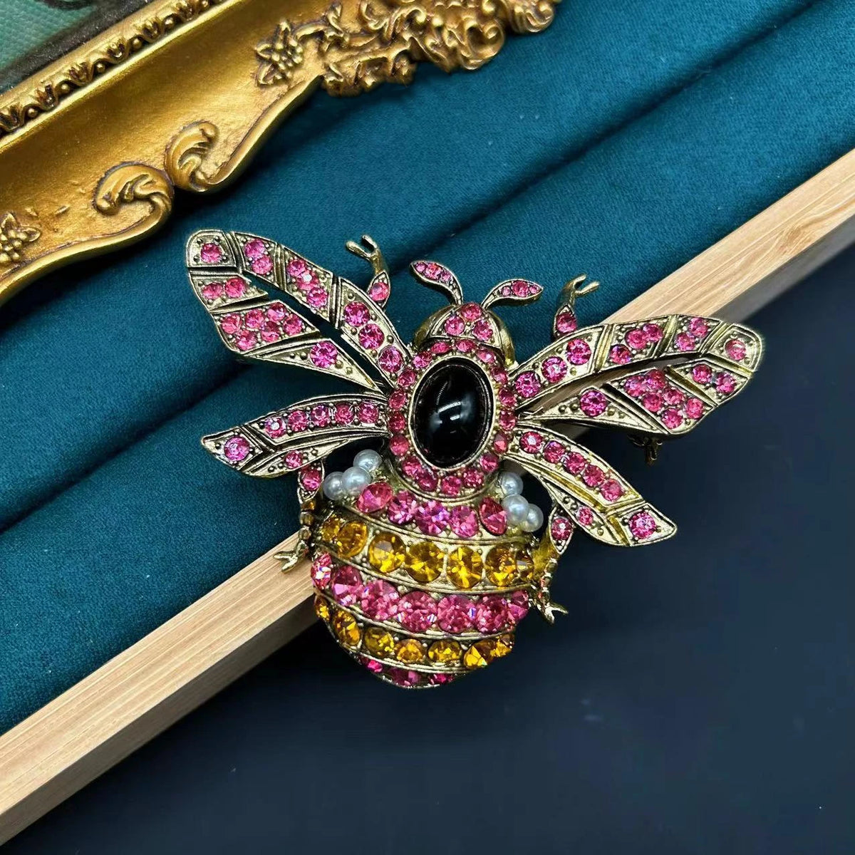Women Men Medieval Palace Style Classic Heavy Industry Rhinestone Brooches Badges Retro Baroque Rabbit Duck Crystal Unisex Pins