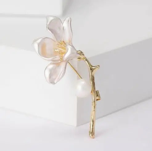 Resin Tulip Brooch for Women Unisex Rhinestone Flower Pin Pearl Plant Lapel Pin Banquet Party Backpack Gifts Jewelry Accessories