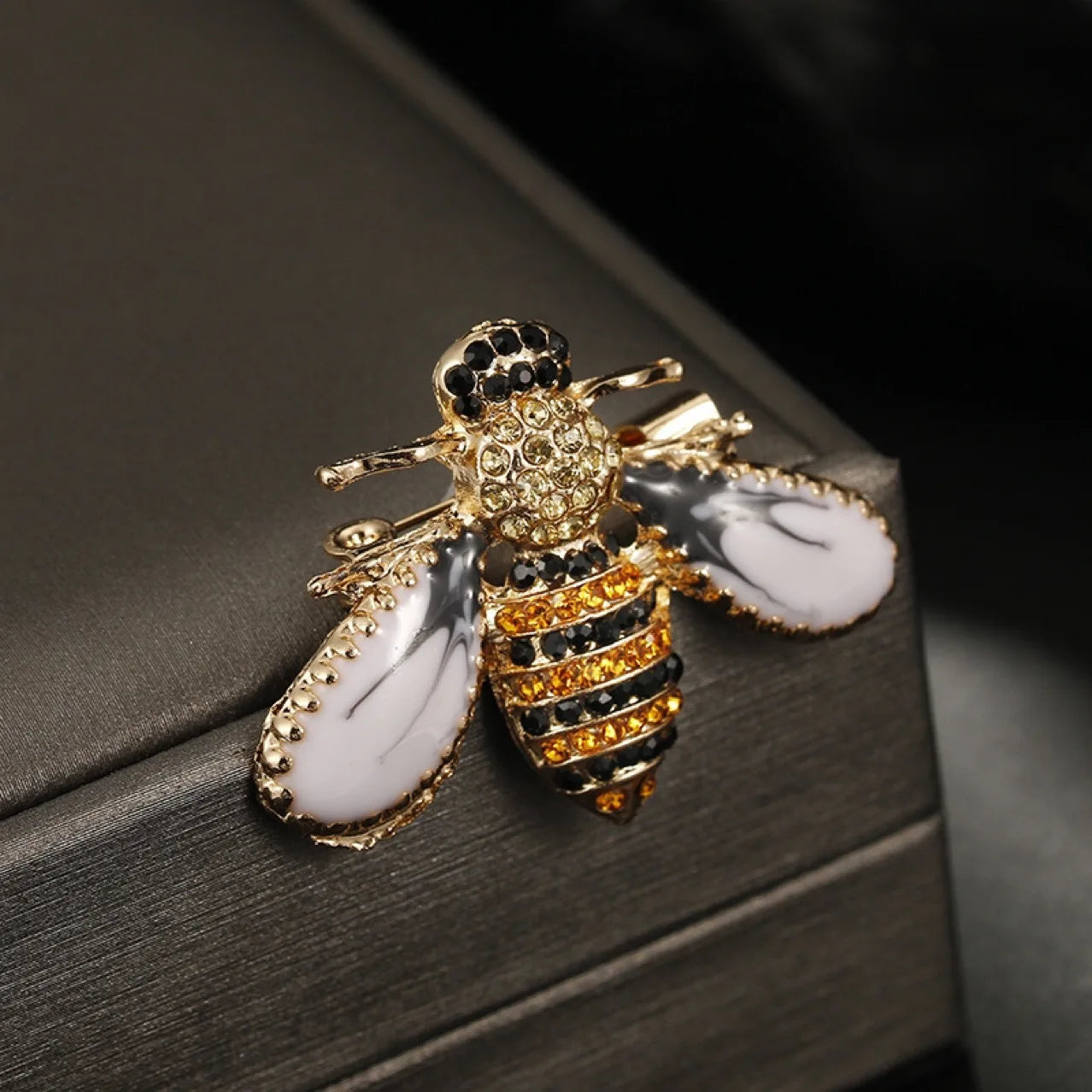1 PC Little Bee Brooches for Women Men Delicate Crystal Insect Series Enamel Pins Jewelry Gifts 2026 Trend