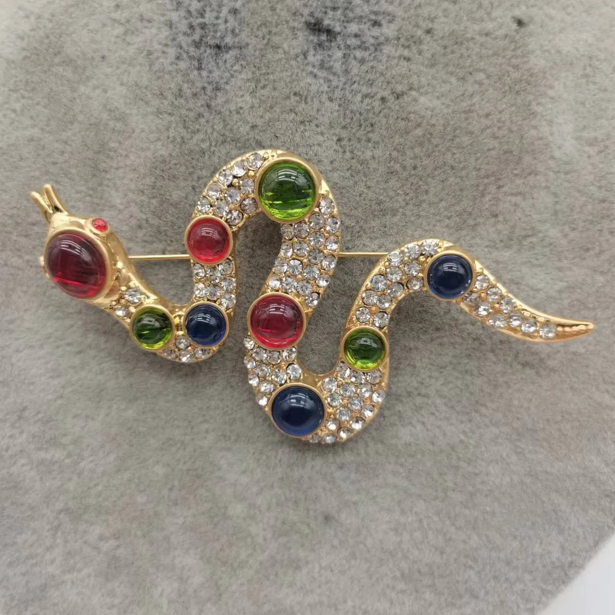SKEDS Women Men Fashion Exquisite Colorful Rhinestone Snake Brooch Pin Elegant Lady Crystal Shining Animal Badges Corsages