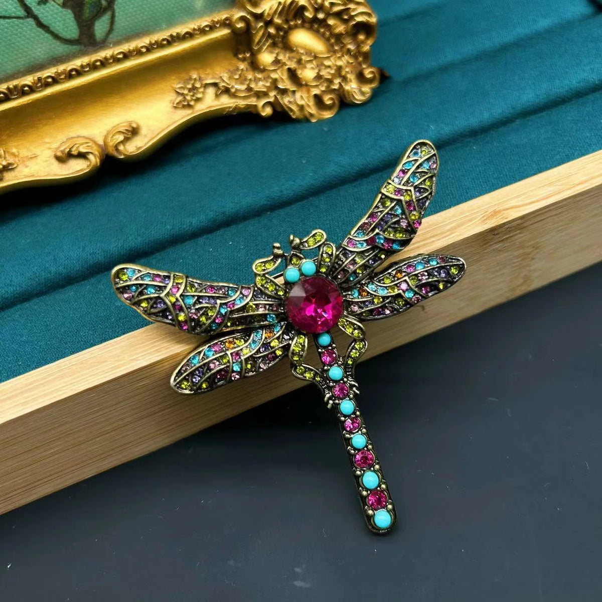 Women Men Medieval Palace Style Classic Heavy Industry Rhinestone Brooches Badges Retro Baroque Rabbit Duck Crystal Unisex Pins
