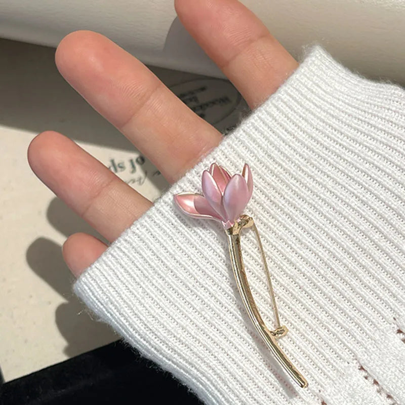Fashion Exquisite Brooches for Women Girls Elegant Lotus Flower Metal Badges Brooches Casual Office Pins Suit Jewelry
