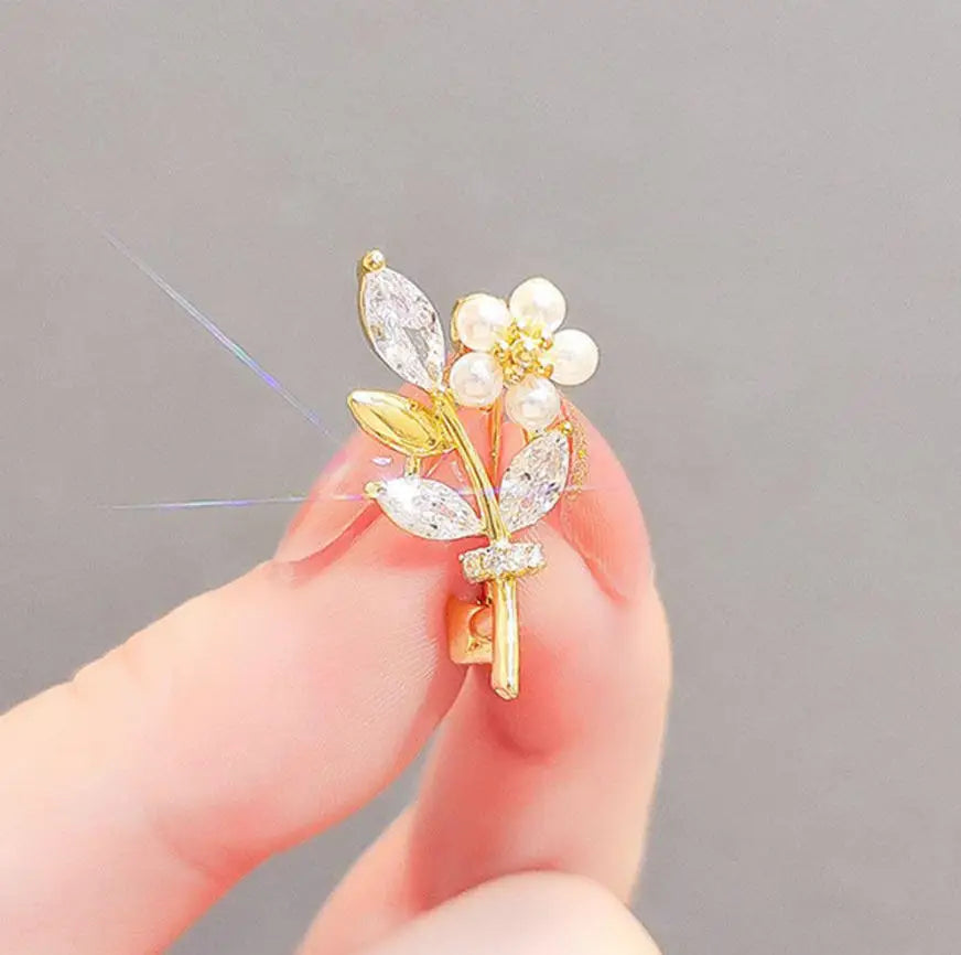 Cute Mini Brooch Pins Colorful Crystal Fruit Bowknot Flower Neckline Lapel Pin for Women Girls Buckle Jewelry Gifts