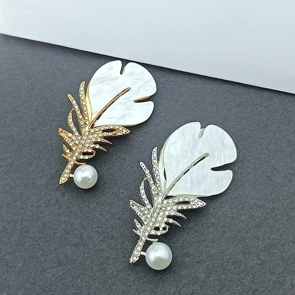 Luxury Crystal Feather Pearl Brooches Metal Suit Pins Fashion Clothing Accessory Jewelry For Women Men Wedding Bridal Party