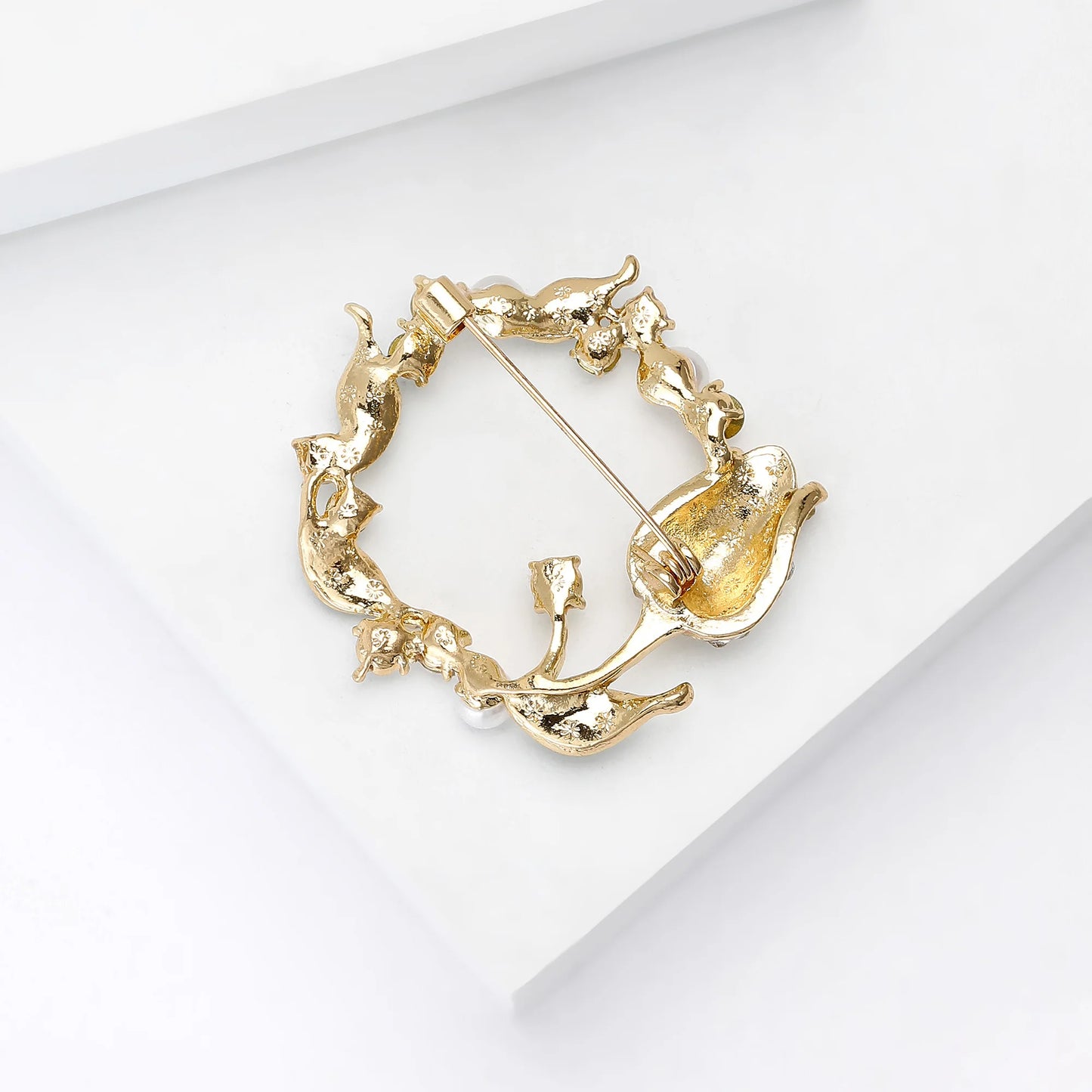 Beaut&Berry Luxury Rhinestone Tulip Wreath Brooches for Women Unisex Plant Pins Casual Party Jewelry Accessories Gift Decoration