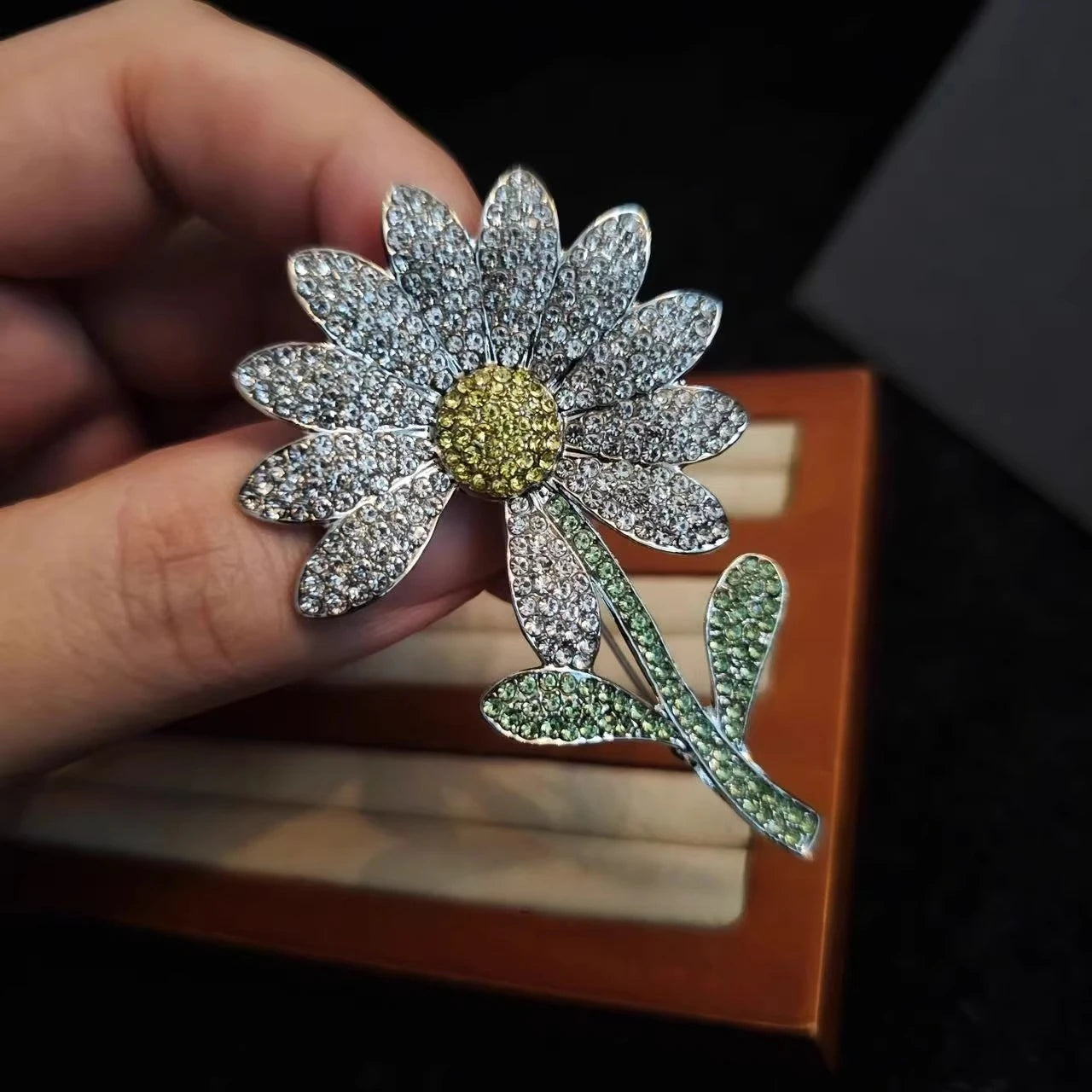 Baroque Luxury Beautiful Sunflower Flower Design Men's and Women's Brooch Pin, JewelryAccessories, WeddingHolidayPartyCoupleGift