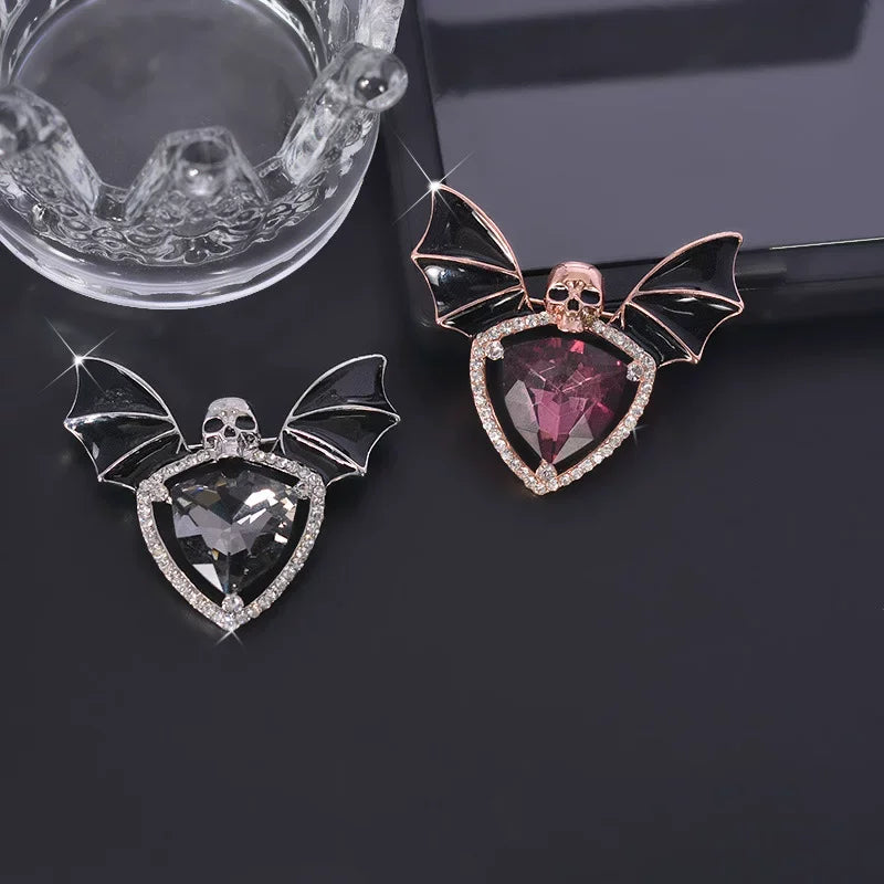 Halloween Enamel Bat Skull Brooches for Women Men Gothic Retro Wings Lapel Pin Fashion Clothing Corsage Jewelry Accessories Gift