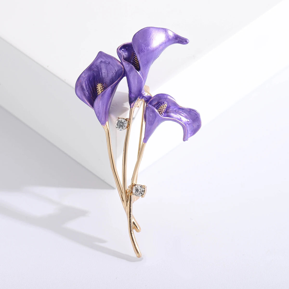 Luxury Pearl Enamel Flower Brooches for Women 4-color Botanical Pins Elegant Casual Accessories Perfect Gifts