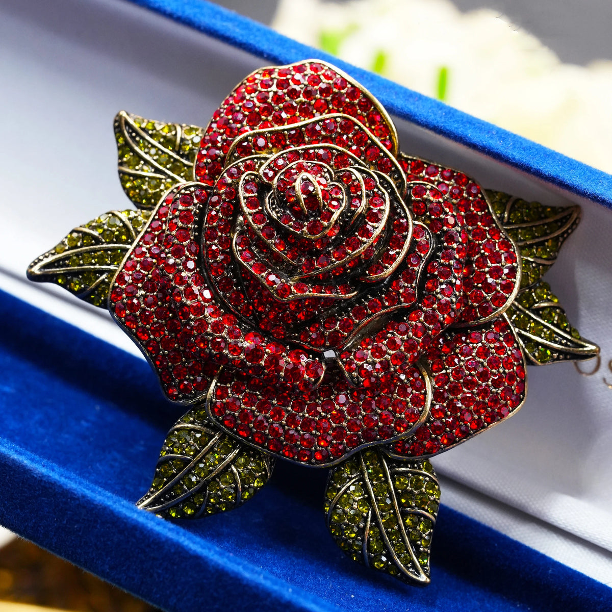 Classic Baroque Style Heavy Industry Crystal Castal Castle Carriage Brooch For Women Vintage Rhinesone Clock Pin Badges