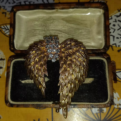SKEDS Vintage Women Men Classic Feather Golden Crystal Brooch Badges Retro Lady Palace Sparkly Accessories Pin For Woman Man