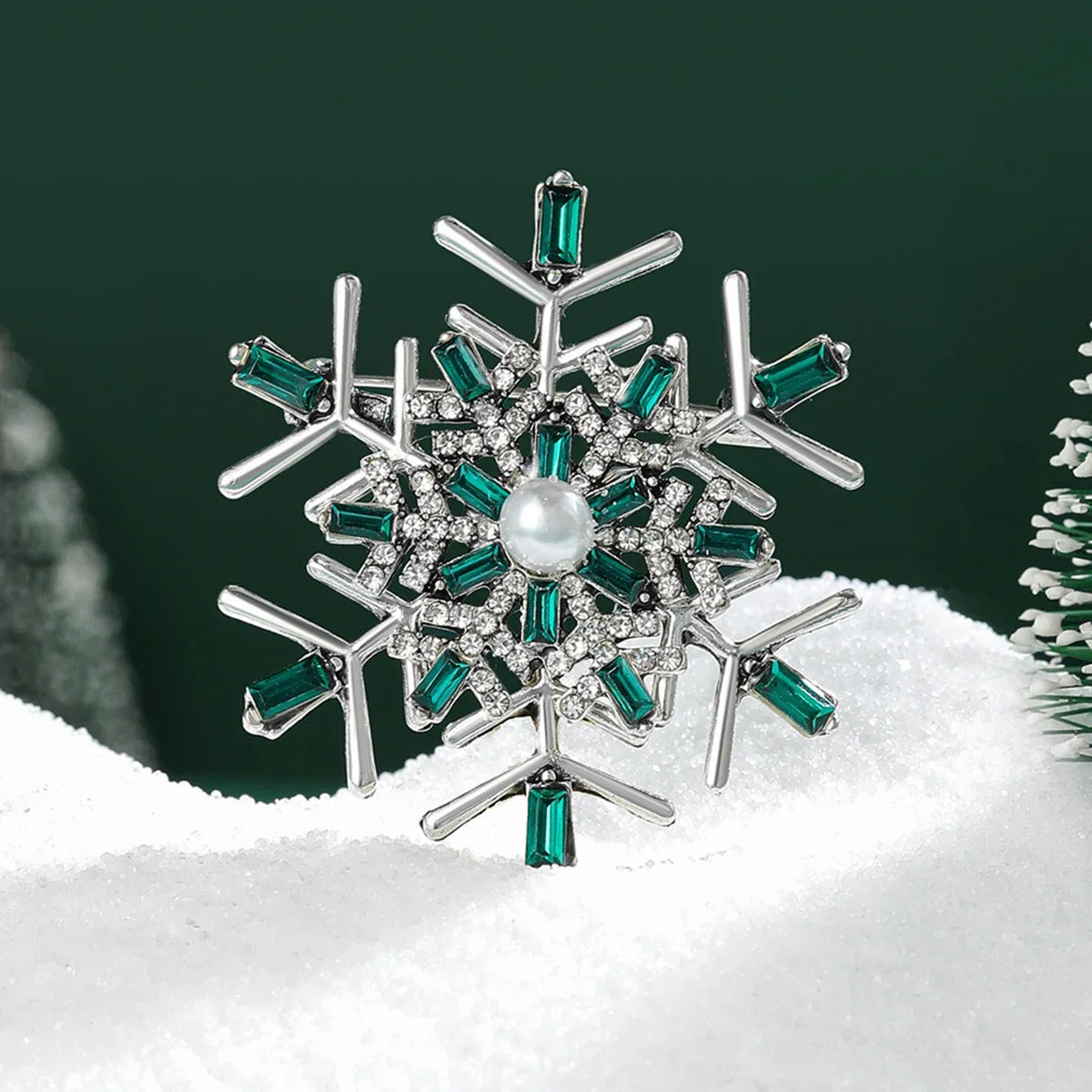 Christmas Rhinestone Snowflake Brooch for Women Unisex Pearl Ice Crystal Pin Event Party Backpack Decoration Clothes Accessories